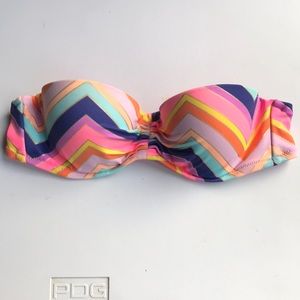 Vintage Victoria’s Secret padded strapless bathing suit top. Size 34A.